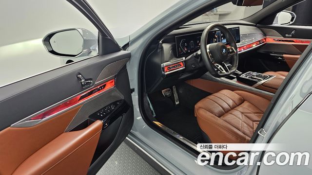 BMW 7 Series (G70) 740i xDrive M Sport 2024 — фото 10