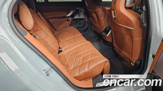 BMW 7 Series (G70) 740i xDrive M Sport 2024 — фото 26