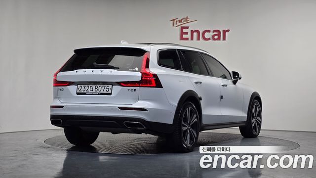 Volvo V60 Cross Country (II) T5 Pro AWD 2020 — фото 2