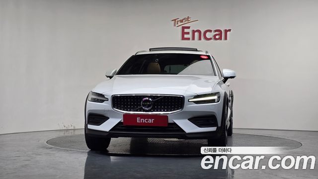 Volvo V60 Cross Country (II) T5 Pro AWD 2020 — фото 3