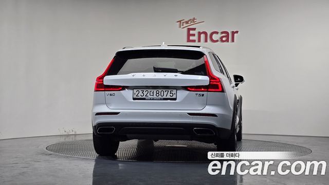 Volvo V60 Cross Country (II) T5 Pro AWD 2020 — фото 4