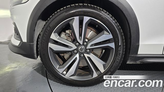 Volvo V60 Cross Country (II) T5 Pro AWD 2020 — фото 5