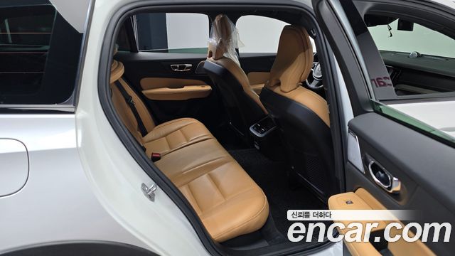 Volvo V60 Cross Country (II) T5 Pro AWD 2020 — фото 11