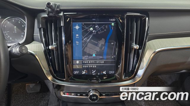 Volvo V60 Cross Country (II) T5 Pro AWD 2020 — фото 13