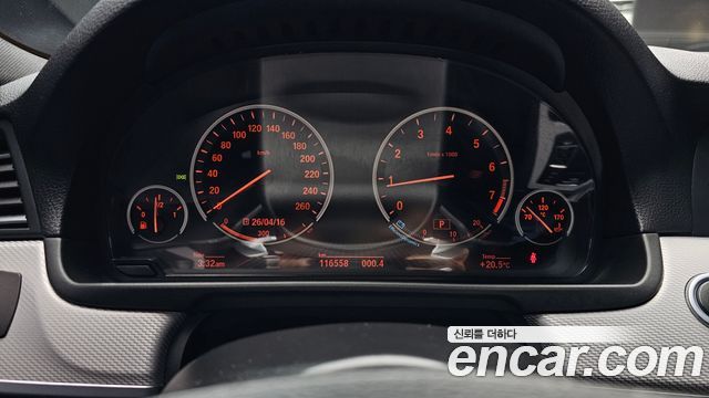 BMW 5 Series (F10) 550i xDrive 2012 — фото 8