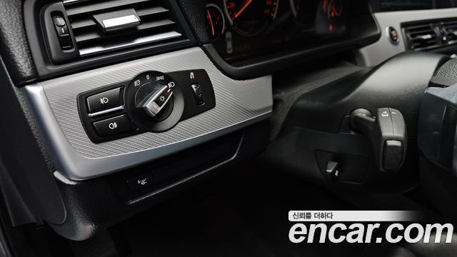 BMW 5 Series (F10) 550i xDrive 2012 — фото 13