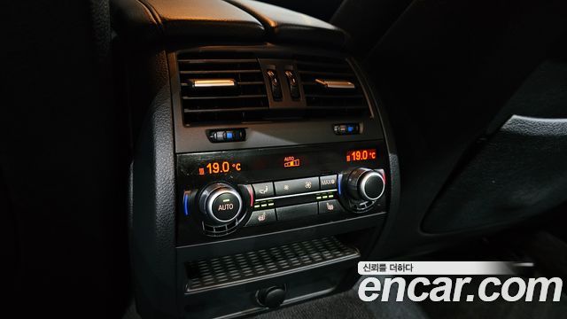 BMW 5 Series (F10) 550i xDrive 2012 — фото 18