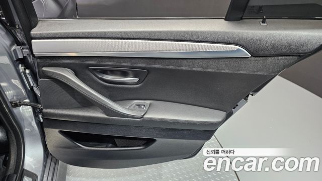 BMW 5 Series (F10) 550i xDrive 2012 — фото 25