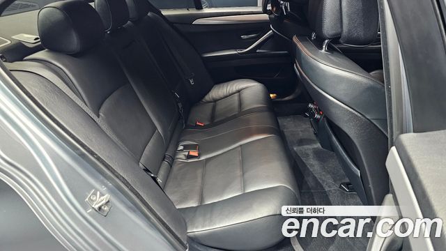 BMW 5 Series (F10) 550i xDrive 2012 — фото 26