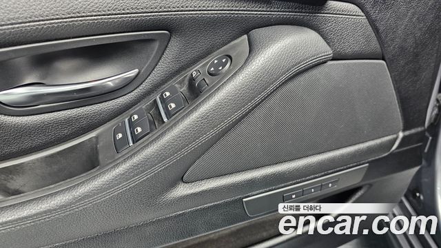 BMW 5 Series (F10) 550i xDrive 2012 — фото 28