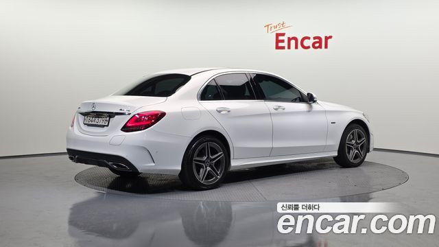 Mercedes-Benz C-Class (W205) C300e 4MATIC AMG Line 2020 — фото 2