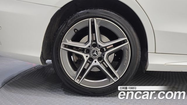 Mercedes-Benz C-Class (W205) C300e 4MATIC AMG Line 2020 — фото 5