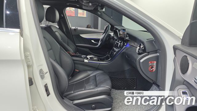 Mercedes-Benz C-Class (W205) C300e 4MATIC AMG Line 2020 — фото 11