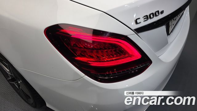 Mercedes-Benz C-Class (W205) C300e 4MATIC AMG Line 2020 — фото 23