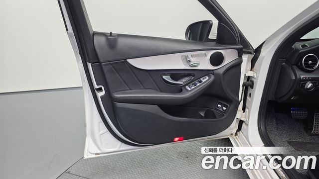 Mercedes-Benz C-Class (W205) C300e 4MATIC AMG Line 2020 — фото 24
