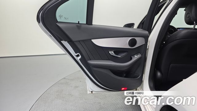 Mercedes-Benz C-Class (W205) C300e 4MATIC AMG Line 2020 — фото 25