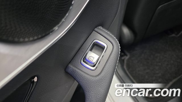 Mercedes-Benz C-Class (W205) C300e 4MATIC AMG Line 2020 — фото 32