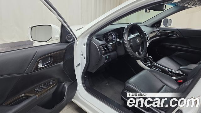 Honda Accord 2.4 9th 2014 — фото 10