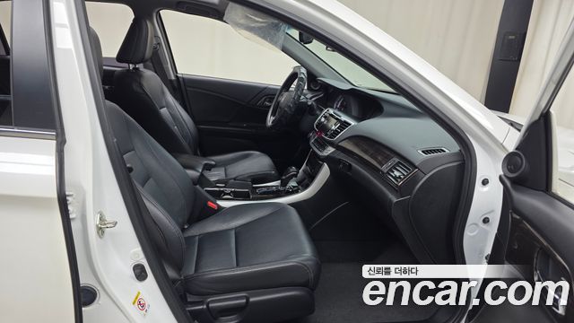Honda Accord 2.4 9th 2014 — фото 11