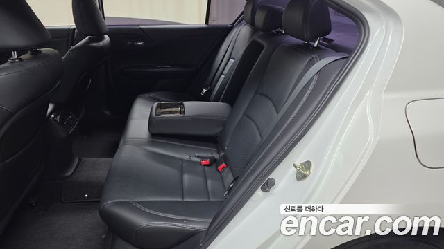 Honda Accord 2.4 9th 2014 — фото 12