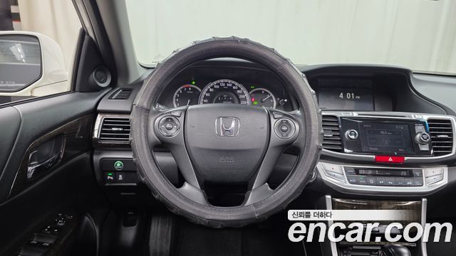 Honda Accord 2.4 9th 2014 — фото 13