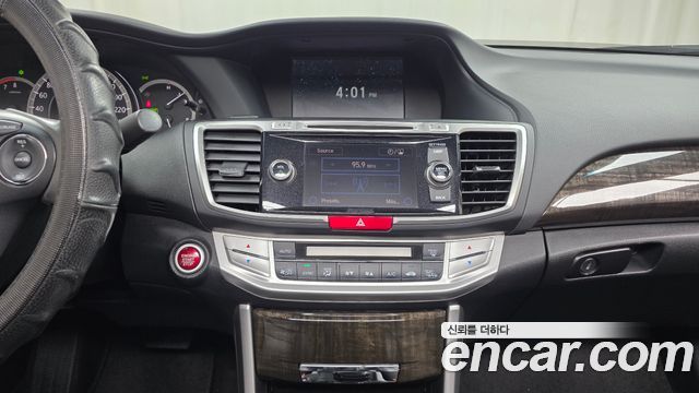 Honda Accord 2.4 9th 2014 — фото 14