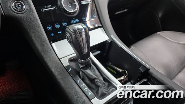 Ford Taurus 2.0 Limited EcoBoost 6th 2017 — фото 9