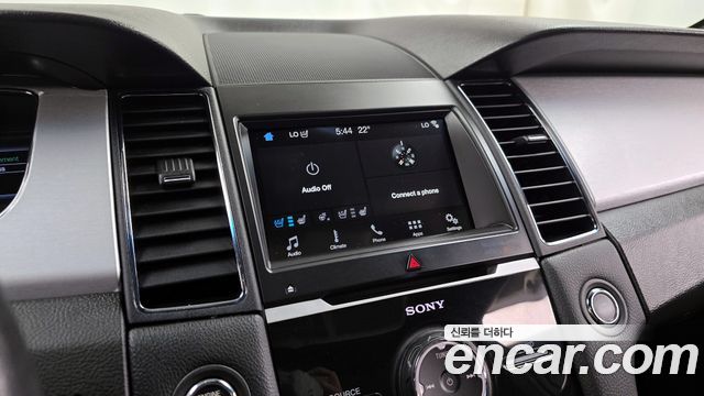 Ford Taurus 2.0 Limited EcoBoost 6th 2017 — фото 31