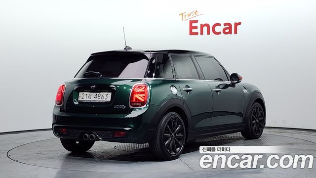 MINI Cooper S 5Door Standard 3rd 2019 — фото 2