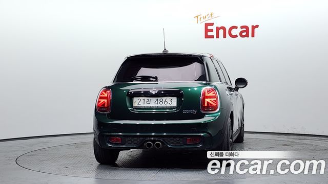 MINI Cooper S 5Door Standard 3rd 2019 — фото 4