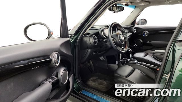MINI Cooper S 5Door Standard 3rd 2019 — фото 10