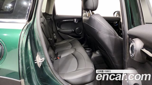 MINI Cooper S 5Door Standard 3rd 2019 — фото 12