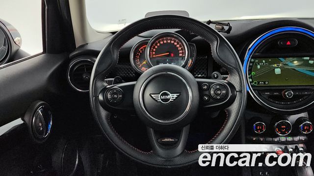 MINI Cooper S 5Door Standard 3rd 2019 — фото 13