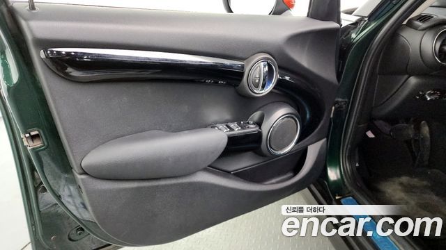 MINI Cooper S 5Door Standard 3rd 2019 — фото 24