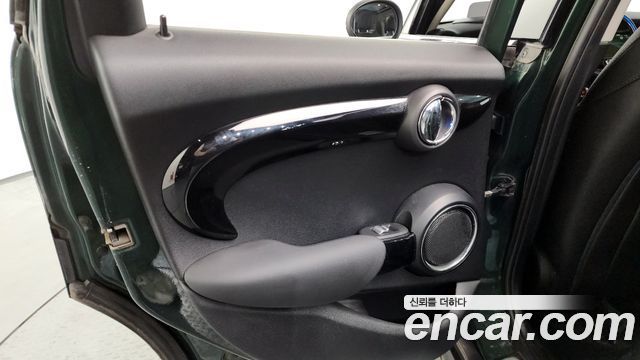 MINI Cooper S 5Door Standard 3rd 2019 — фото 25