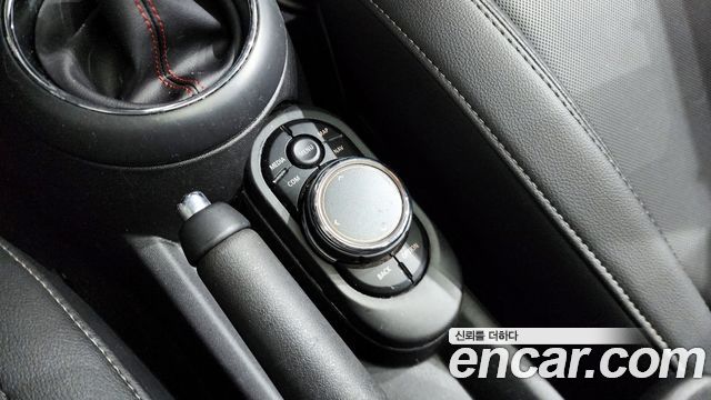 MINI Cooper S 5Door Standard 3rd 2019 — фото 27