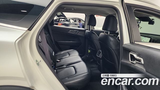 Kia Sportage (V) Diesel 2.0 2WD Prestige 2022 — фото 11
