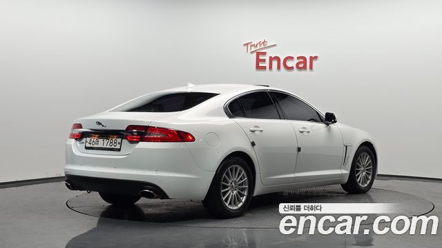 Jaguar XF 2.0 Luxury X250 2014 — фото 2