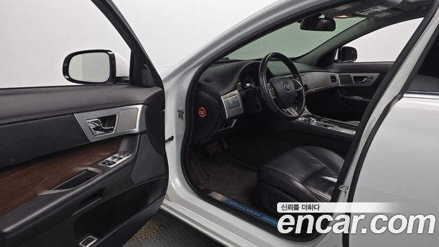 Jaguar XF 2.0 Luxury X250 2014 — фото 10