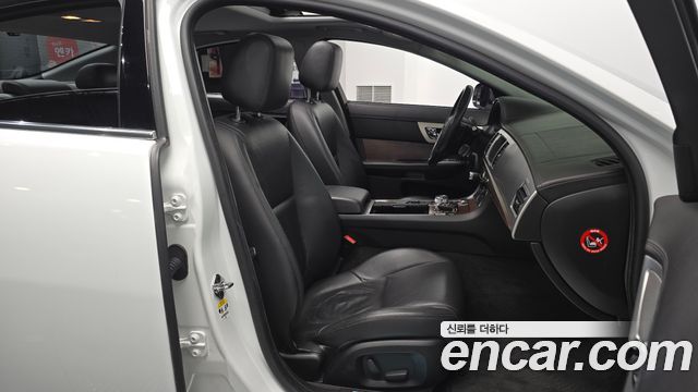 Jaguar XF 2.0 Luxury X250 2014 — фото 11