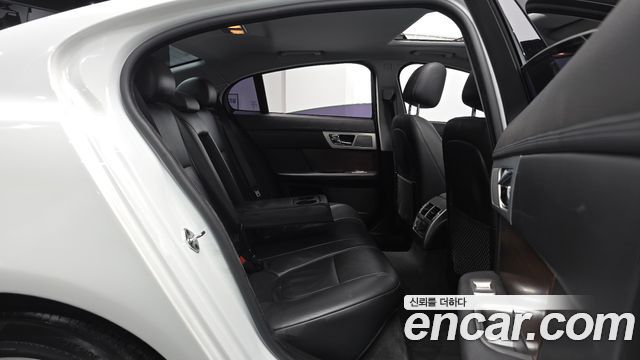 Jaguar XF 2.0 Luxury X250 2014 — фото 12