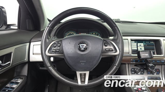 Jaguar XF 2.0 Luxury X250 2014 — фото 13