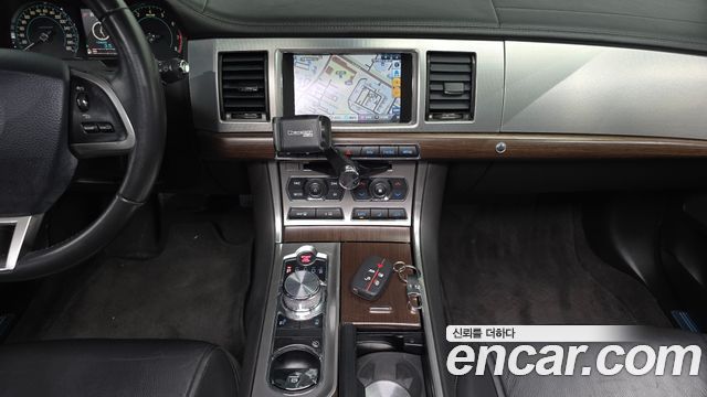 Jaguar XF 2.0 Luxury X250 2014 — фото 15