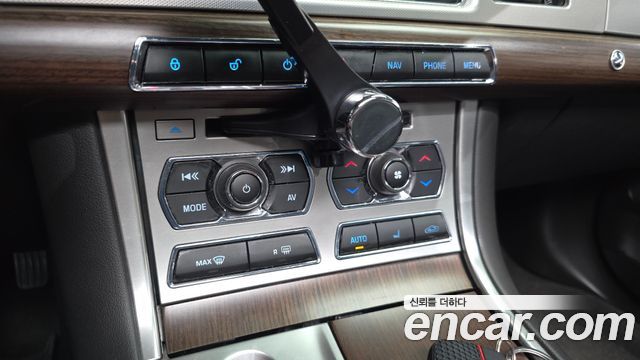 Jaguar XF 2.0 Luxury X250 2014 — фото 32