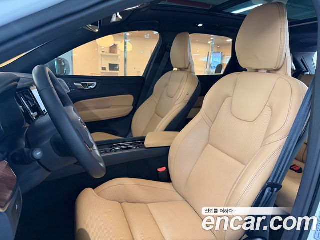Volvo XC60 (II) B5 Ultra Bright 2025 — фото 10
