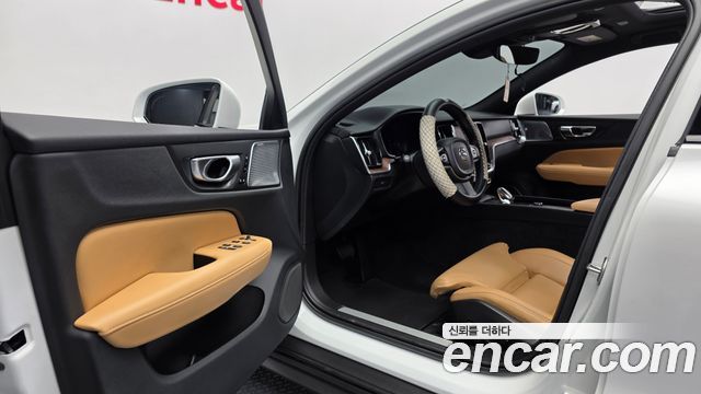 Volvo V60 Cross Country (II) B5 Ultimate AWD 2023 — фото 10