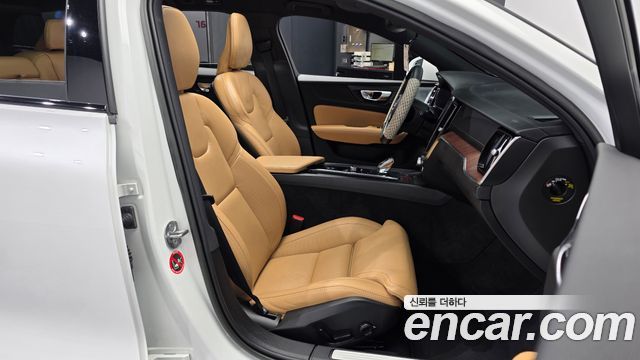 Volvo V60 Cross Country (II) B5 Ultimate AWD 2023 — фото 11