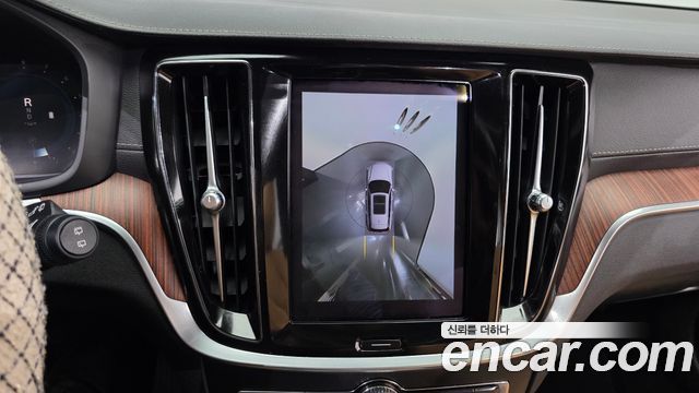 Volvo V60 Cross Country (II) B5 Ultimate AWD 2023 — фото 16