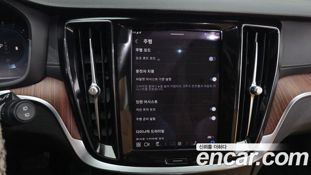 Volvo V60 Cross Country (II) B5 Ultimate AWD 2023 — фото 17