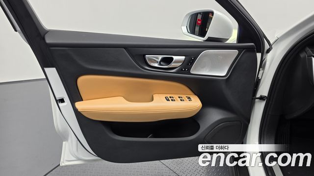 Volvo V60 Cross Country (II) B5 Ultimate AWD 2023 — фото 24